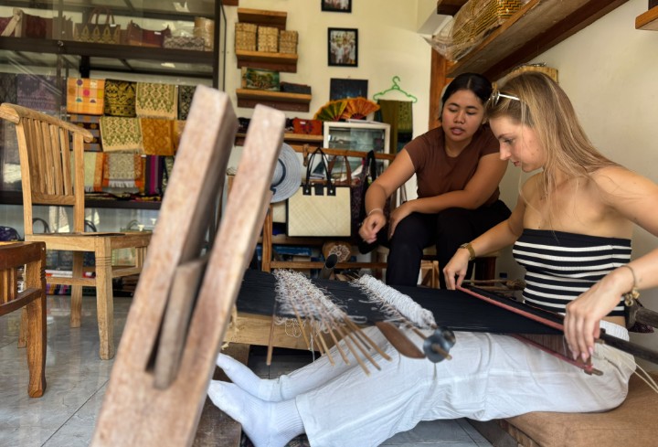 Sidemen Weaving Class